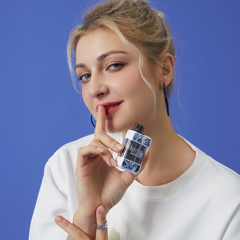 aspire-gotex-s-held-in-ladys-hand